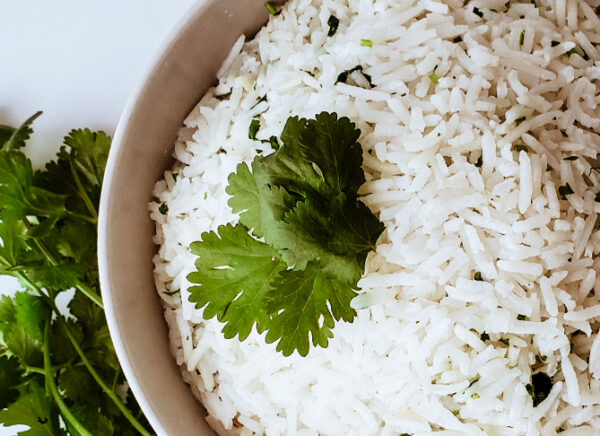 arroz con leche de coco y cilantro